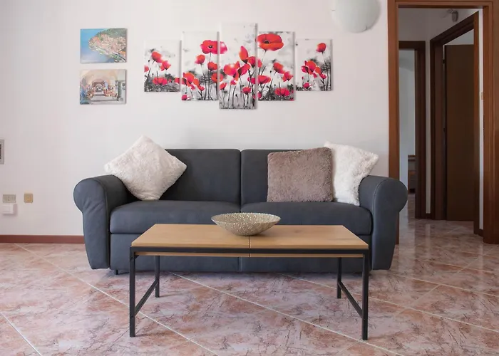 Silla House - A Due Passi Dal * Мальграте